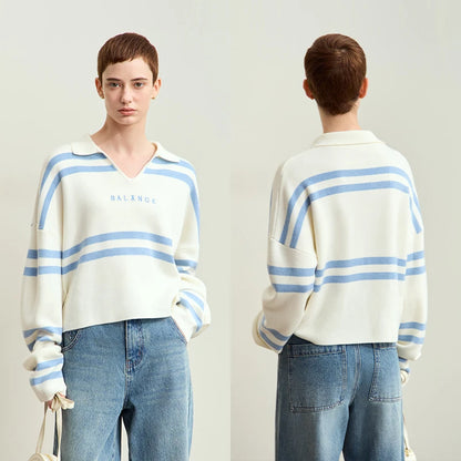 Gestreifter Pullover mit V-Ausschnitt, weiß/blau, Buchstabenstickerei, lange Ärmel
