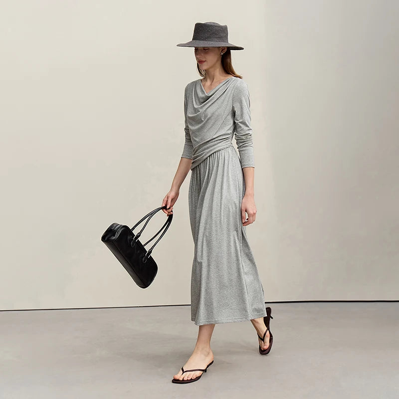 Elegantes Gestricktes Damenkleid Mit Wasserfallausschnitt Und A-Line