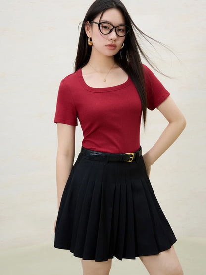 Elegantes Damen-Outfit in Plus-Size mit Shirt, Rock und Weste – ideal für den Urlaub im Frühling in Gelb