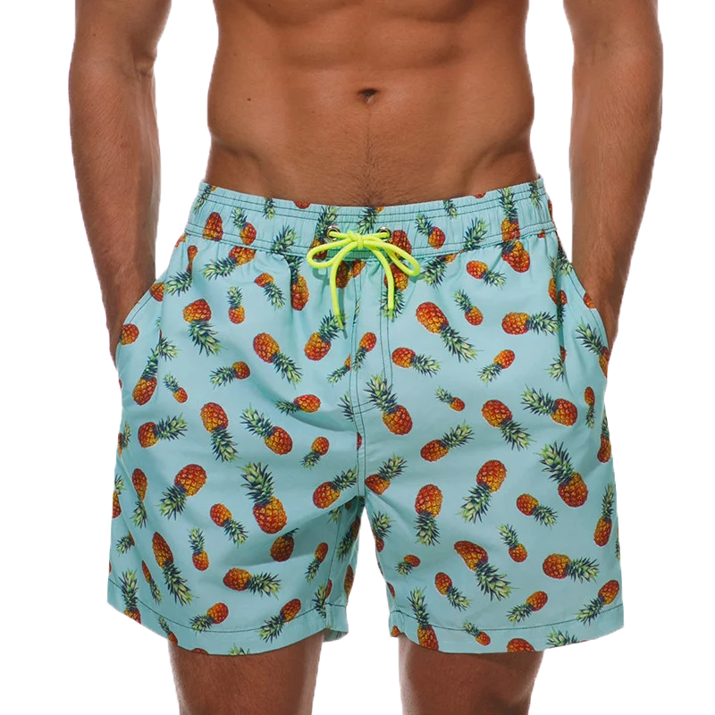 Herren-Badeshorts mit Mesh-Innenslip, verstellbarem Bund und Taschen – ideal für Sport und Freizeit.