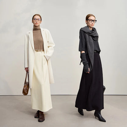 Damen-Wollstrickrock im Duo-Look: beiger Mantelrock und schwarzer Wollrock, Midilänge