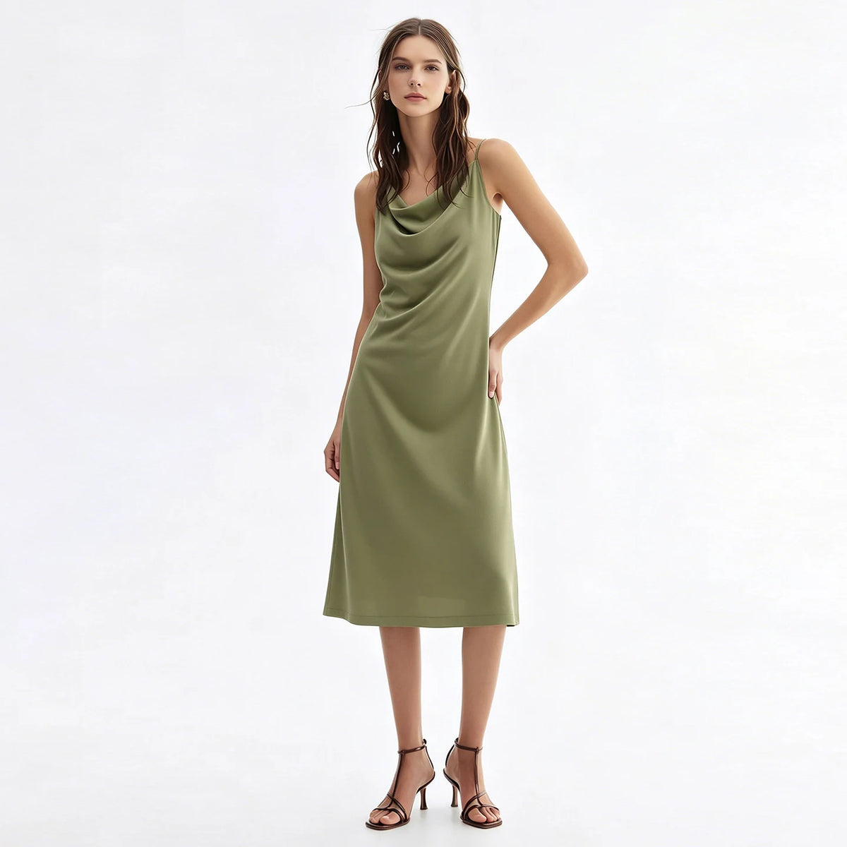 Olives Midikleid ohne Ärmel mit Wasserfallausschnitt und taillierter Silhouette