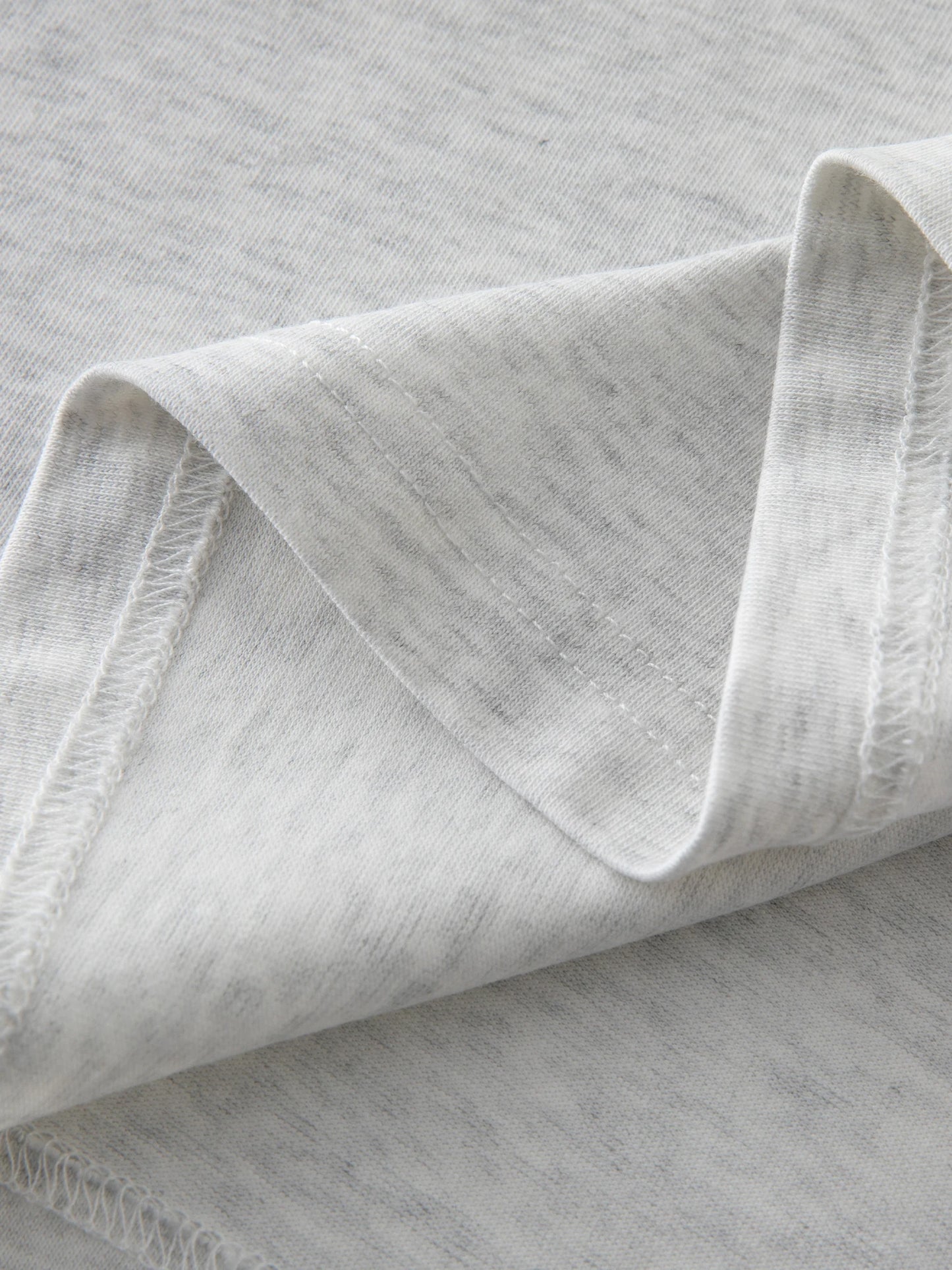 Plus Size Damen T-Shirt mit 3D-Schleife & Vogelmotiv – Sommerliches Kurzarmshirt mit abstraktem Print