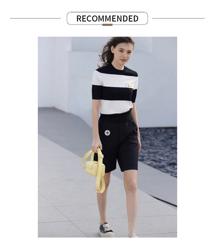 Damen Sommer-T-Shirt im Minimalismus-Stil mit gestreiftem Lächeln-Gesicht