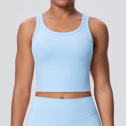 Helles blaues nahtloses Sporttop mit Trägern und eingearbeiteten Polstern