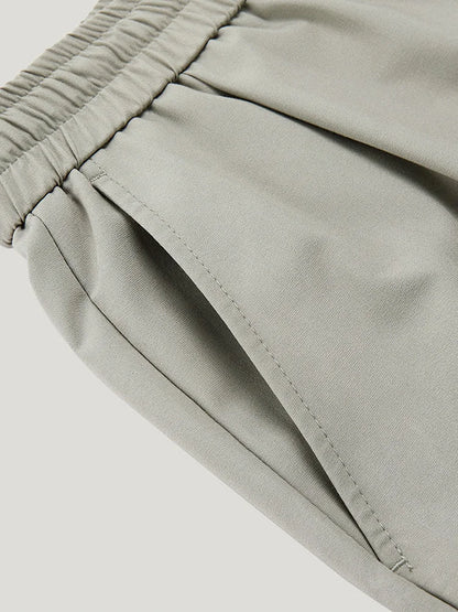Eleganter Herrenanzug mit grauem Nadelstreifen, doppelreihigem Sakko, Weste und Hose – ideal für Hochzeit, Büro und festliche Anlässe.