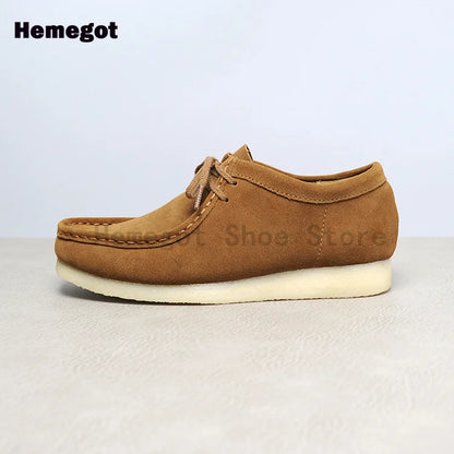 Herren-Schuhe aus Wildleder, braun, mit Schnürung und dicker heller Sohle