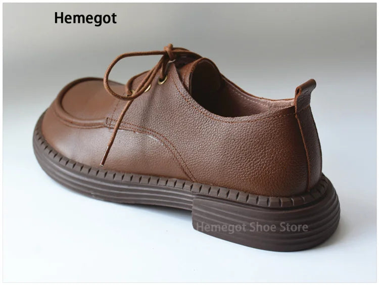 Herren-Lederschuh mit rundem Zehenbereich, braunem Obermaterial und Schnürung