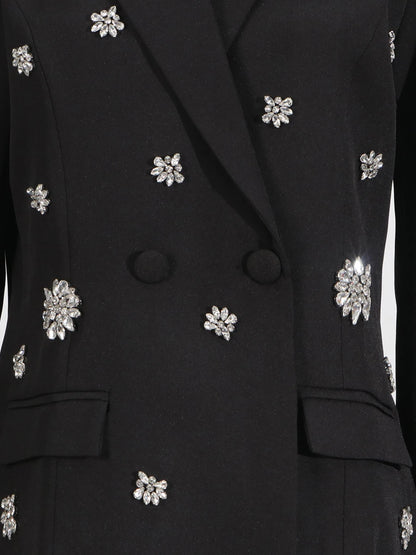 Ärmelloses Damen-Spitzenkleid mit Rundhalsausschnitt und Patchwork-Design – figurbetont und mit Hohldetails.