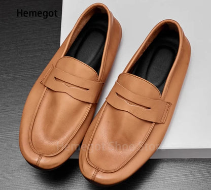 Herren-Loafer aus Leder, cognacbraun, Slipper-Form mit Riemen am Vorderblatt