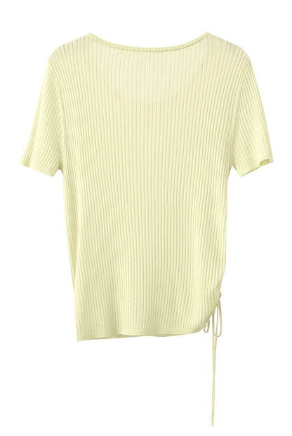 AMII Damen-Pullover Detailansicht: gelber Kurzarm-Rundhals, Rippenstrick, Kordelzug
