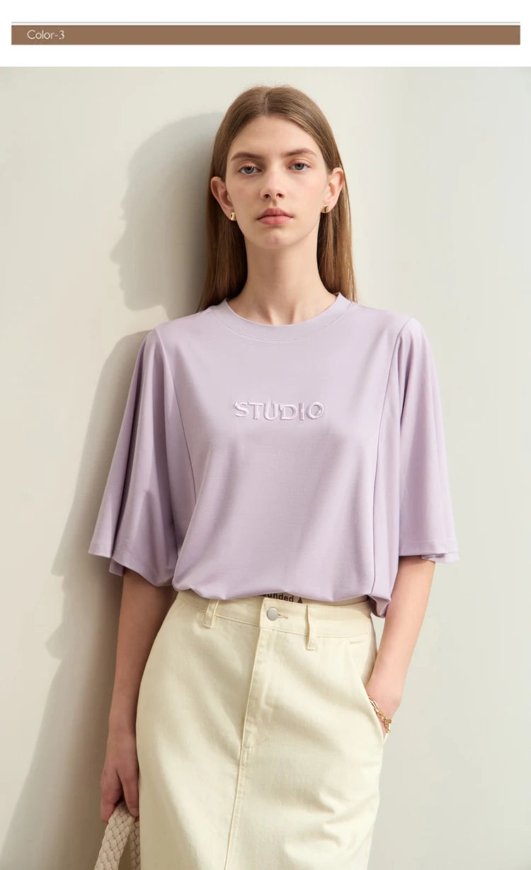 Damen T-Shirt mit elastischen Flare-Ärmeln und Perlen-Stickerei im minimalistischen Stil