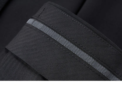 Herrenanzug aus 100% Wolle in tiefem Blau, doppelt geknöpft – ideal für Hochzeit, Dinnerparty oder den täglichen eleganten Auftritt.