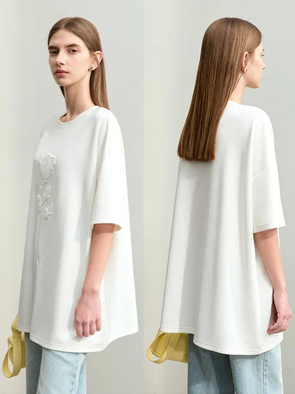 Damen T-Shirts im minimalistischen Stil mit Stickerei und O-Ausschnitt