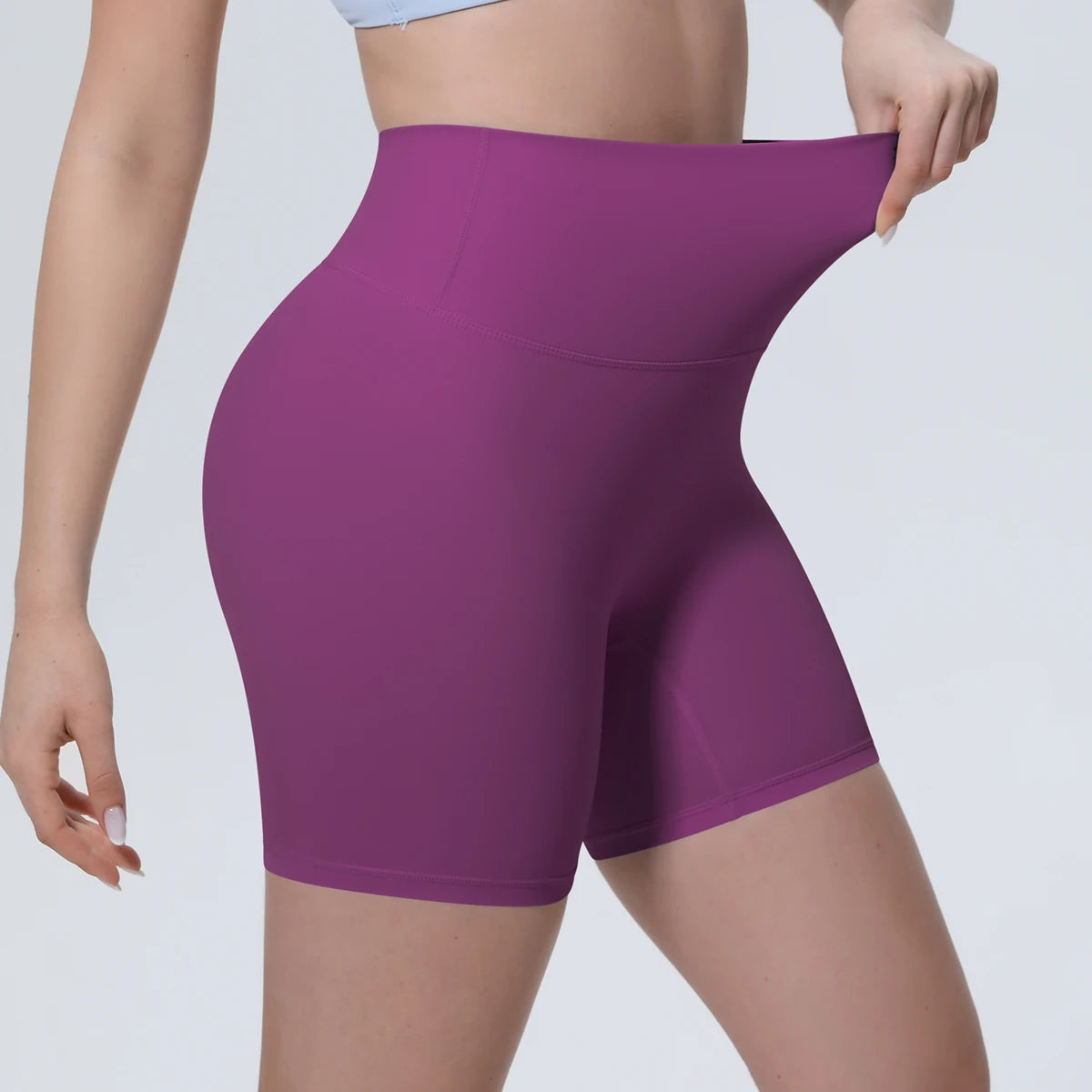 Lila High-Waist-Yogashorts für Damen, kurz, Seitenansicht, mit Nahtdetails