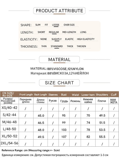 Produkt-Attributtabelle mit Material- und Größendaten zum Wollstrickpullover