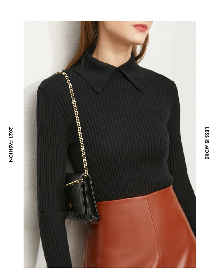 Wollpullover mit Polokragen, schwarzer Rippstrick, Detail am Kragen