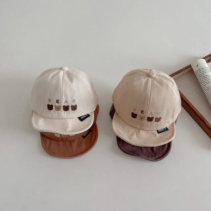 Kinder Kappe mit Entenschnabel und niedlicher Bärenstickerei für den Sommer
