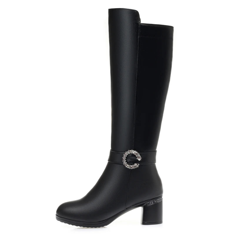 AIYUQI Stiefel schwarz, kniehoch, Blockabsatz; Zier-C am Schaft, Vorderansicht
