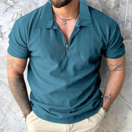 Modisches Herren-Poloshirt mit kurzen Ärmeln und kontrastierendem Design – ideal für den Sommer.