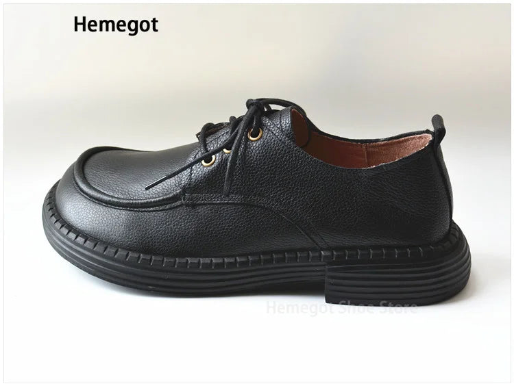 Herren-Lederschuh schwarz mit Schnürung, runder Spitze und braunem Innenfutter