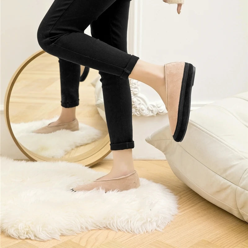Beige Winter-Ballerinas mit flacher Sohle und schwarzem Abschluss, mit Wollfutter