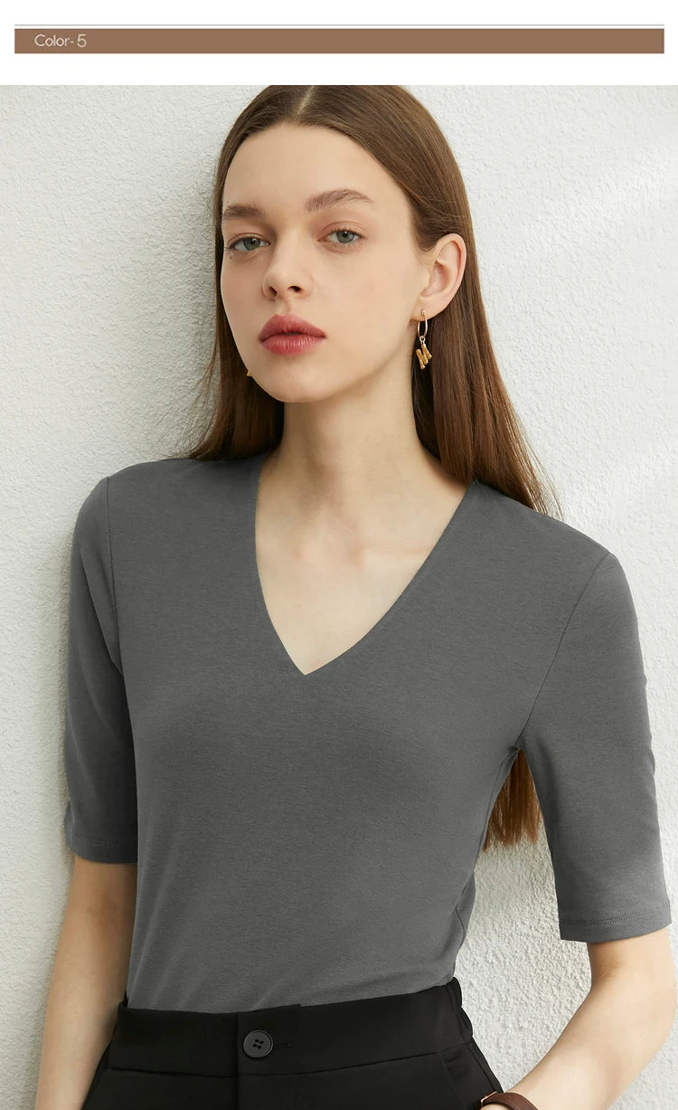 Damen T-Shirt im Minimalismus-Stil mit V-Ausschnitt und halben Ärmeln