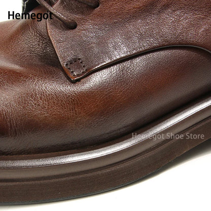 Brauner Herrenlederschuh mit Schnürspitze, genähter Kappe und dicker Sohle