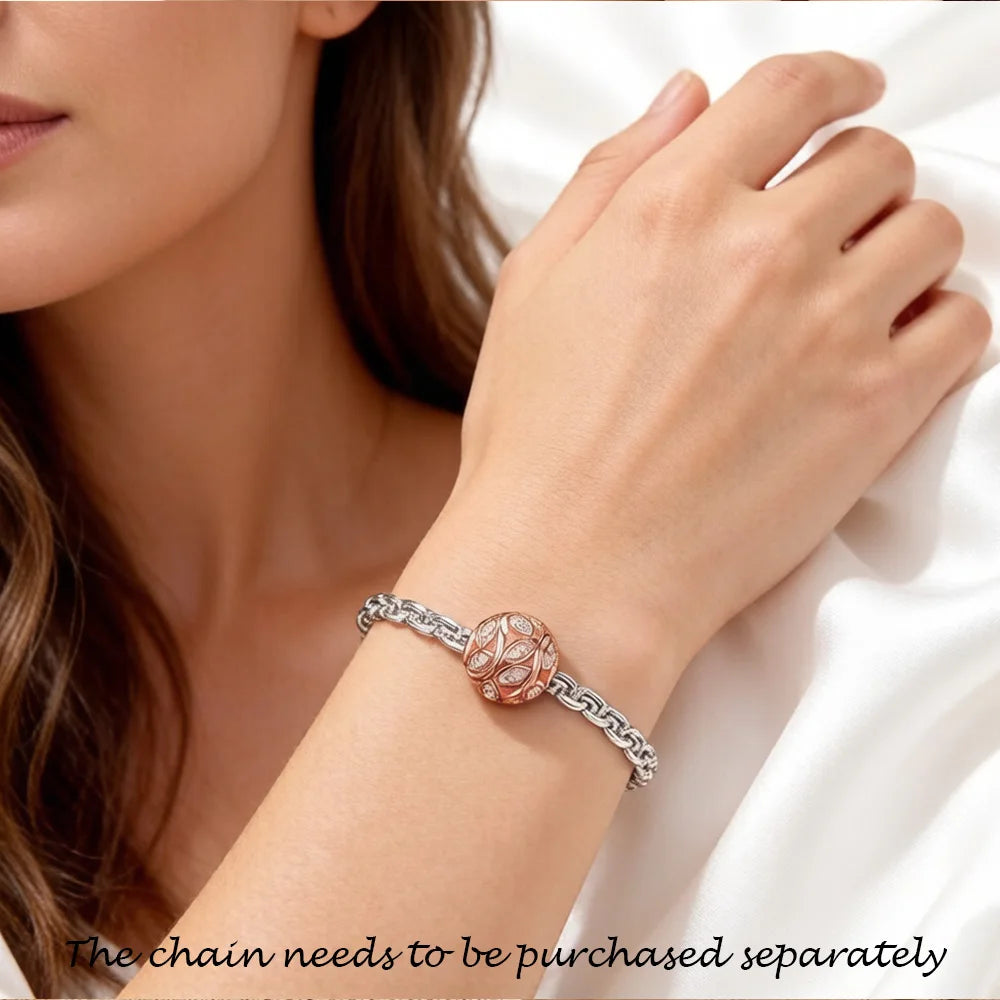 Armband mit roségoldener Charmperle, verziert mit Zirkonia und Musterdetails