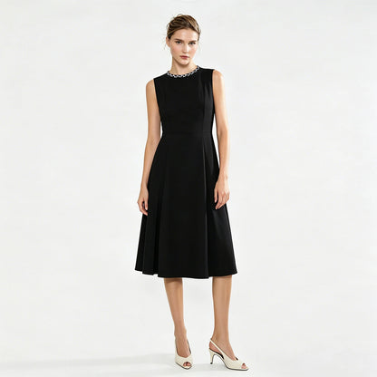 Modernes Ärmelloses Bürokleid Für Damen Mit Optimalen Schnitt