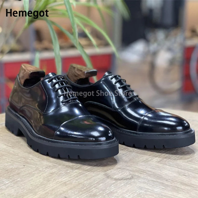 Herren-Schnürschuhe aus Leder, schwarz, glänzend, mit dicker Profilsohle