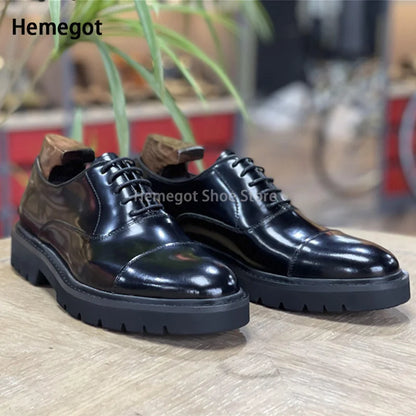 Herren-Schnürschuhe aus Leder, schwarz, glänzend, mit dicker Profilsohle