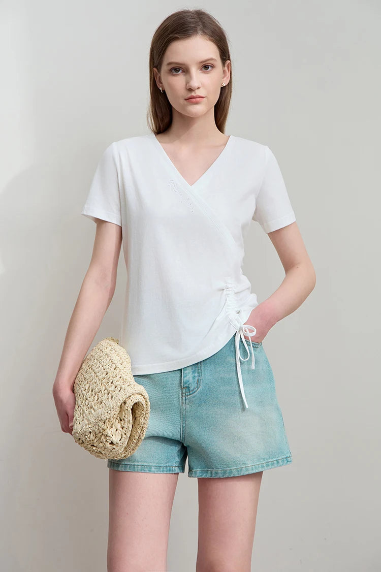 Damen T-Shirt im minimalistischem Stil mit V-Ausschnitt und Plissee-Details