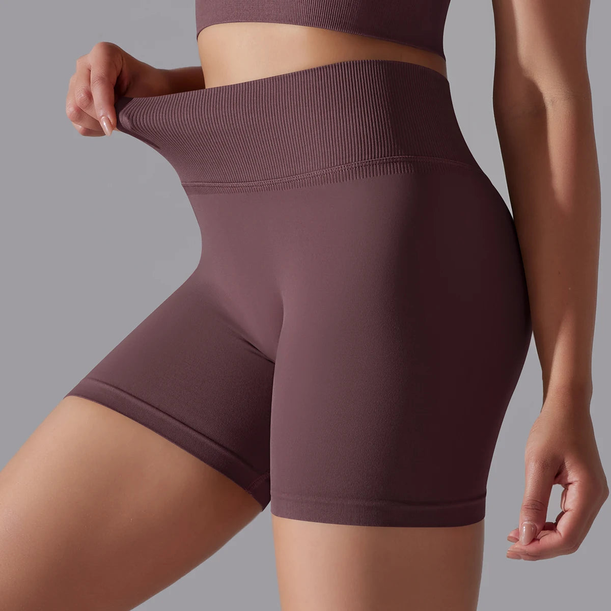 Nahtlose Damen-Shorts aus Strick, dunkelrot, kurze Laufhose mit breitem Bund