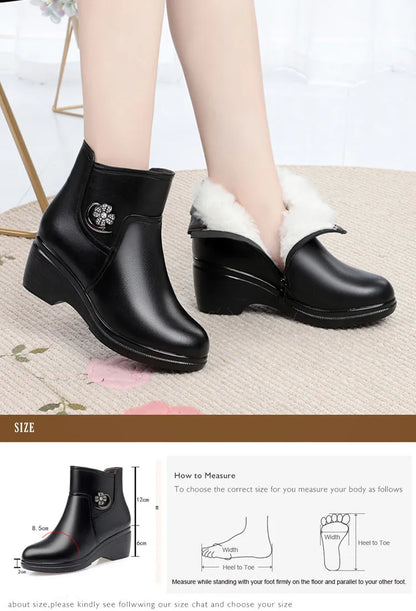 Damen-Winterstiefeletten aus schwarzem Leder mit dickem Plateauabsatz und Fellfutter