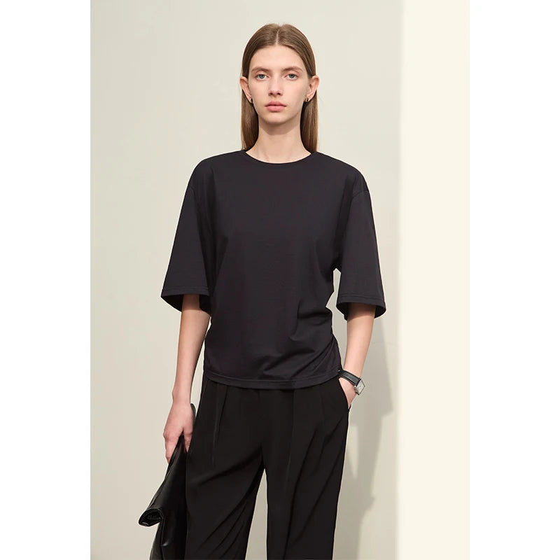 Damen T-Shirt im minimalistischen Stil aus leichtem elastischen Baumwollstoff