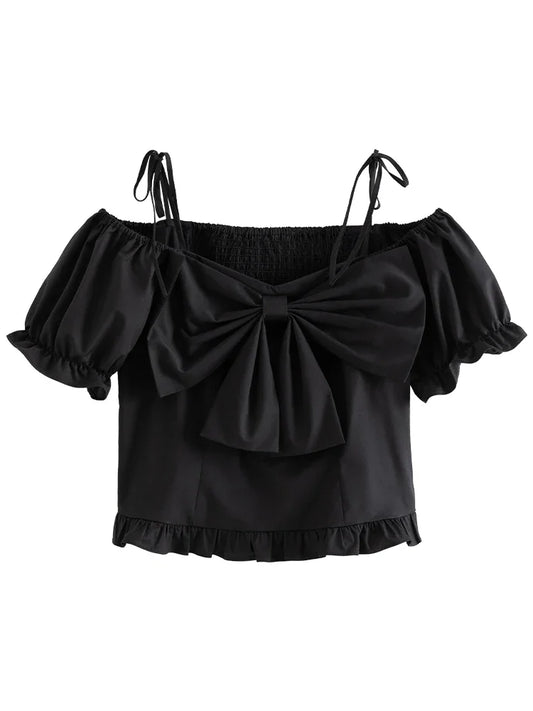Kurzes Damen-Strickshirt mit Rundhalsausschnitt und schwarz-weißen Streifen – sommerlich und elegant.