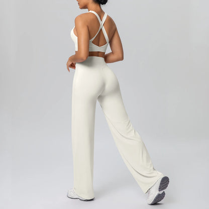 Athletik-Yoga-Set mit Brustpads in Hellbeige: Top mit Rückenkreuz und weite Hose