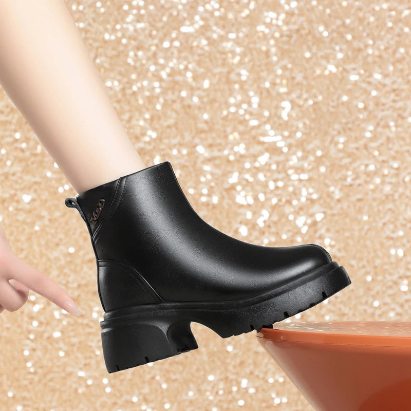 Damenstiefeletten schwarz aus Leder mit gepolsterter Sohle und breitem Blockabsatz
