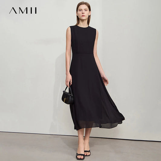 Ärmelloses Midikleid dunkelblau, Rückenansicht mit schmalem Träger und fließendem Rock