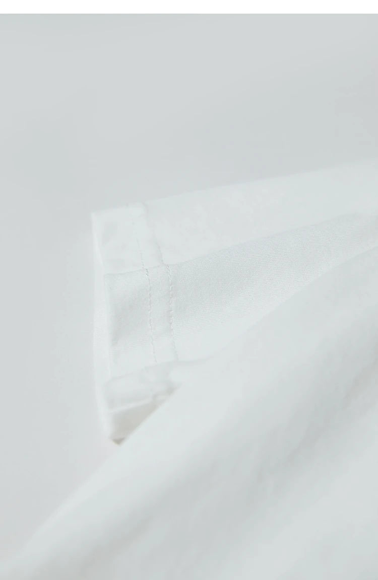 Damen T-Shirt im minimalistischem Stil mit V-Ausschnitt und Plissee-Details