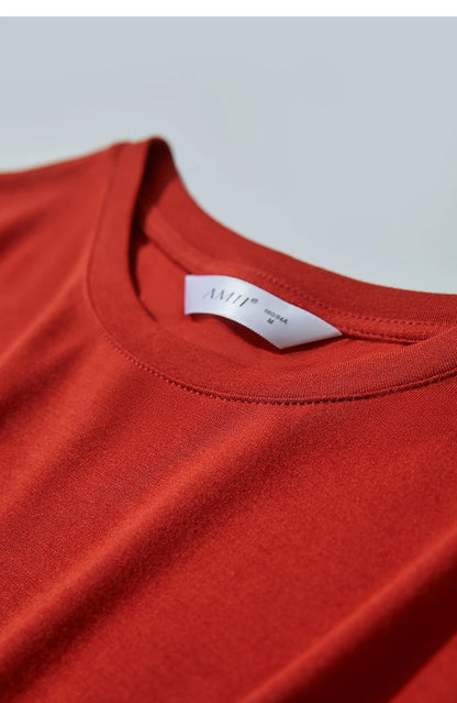 Damen Sommer-T-Shirt im minimalistischen Stil mit schmalem O-Ausschnitt und kurzen Ärmeln