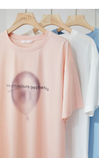 Damen T-Shirt im minimalistischen Stil mit gedrucktem Design und lässigen Ärmeln