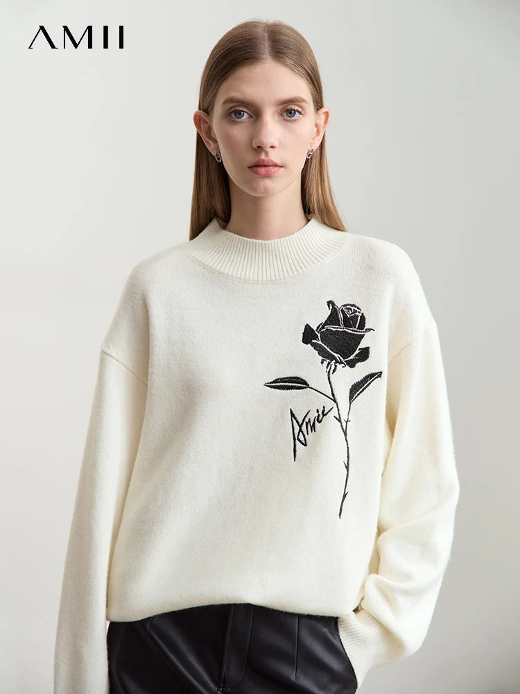 Damen-Pullover aus Strick, offwhite, Rundhalsausschnitt mit schwarzer Rosenstickerei