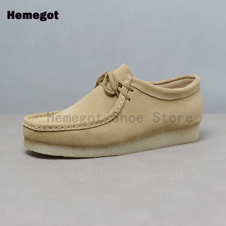 Herren-Sneaker aus Wildleder, niedriger Schnitt, Schnürung, dicke Sohle, beiger Ton