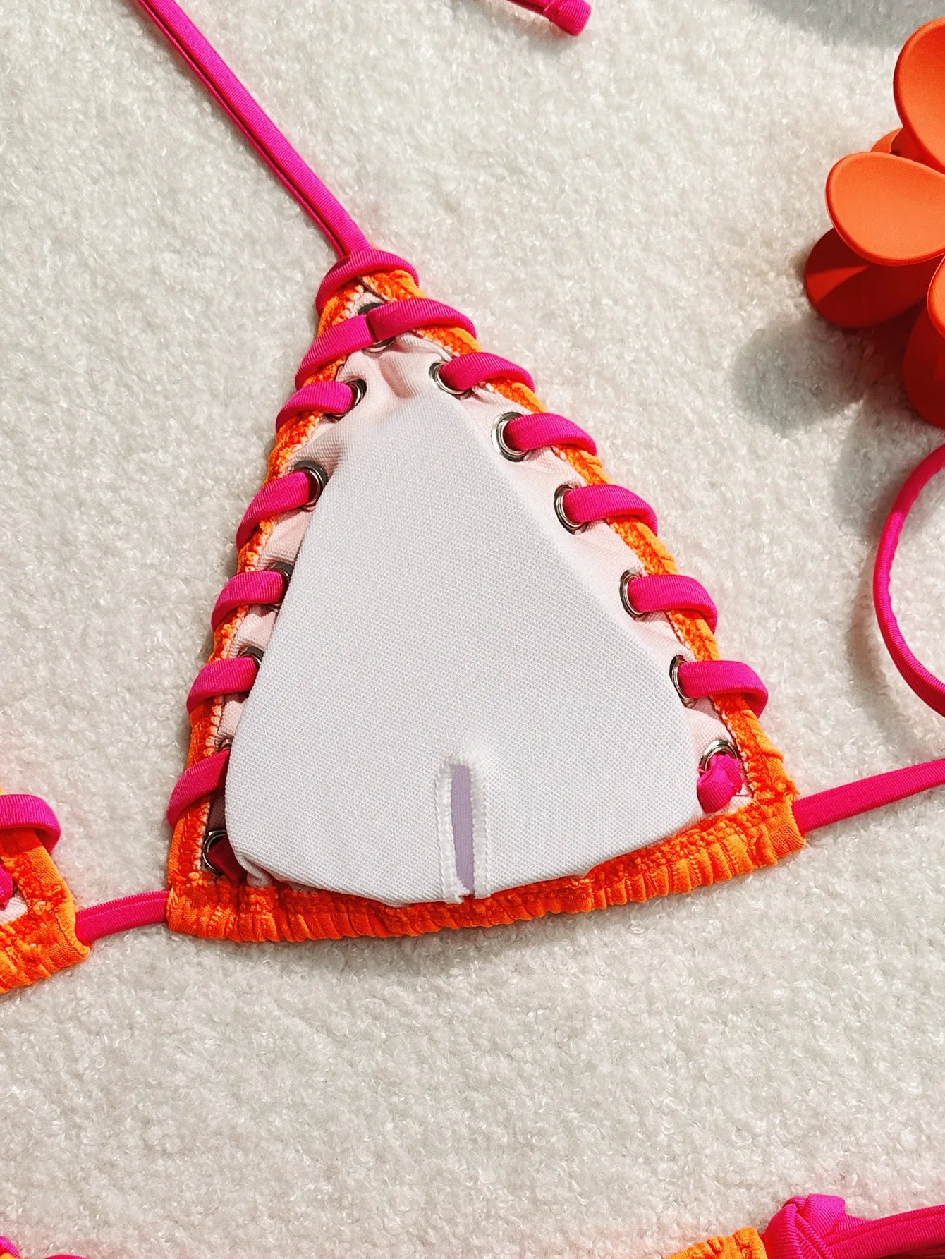 Sommerliches kariertes Bikini-Set mit Push-up-Effekt – verführerische Bademode für den Strand und Pool