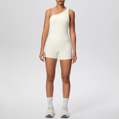 Yoga-Set mit einarmigem BH-Top und Shorts, hellbeige, körpernah, Frontansicht
