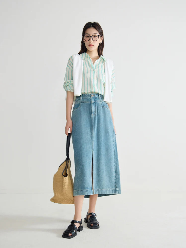 Kühlendes und antibakterielles Lyocell-T-Shirt in Übergröße mit schulterbetonendem Design und figurformendem Druckmuster.