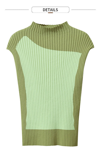 Ärmelloser Strickpullover, olivgrün mit hellem Mittelstreifen, gerippte Optik