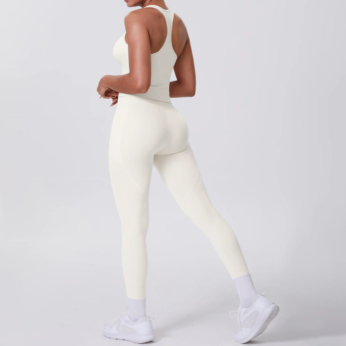 Damen Yoga-Overall, helles Creme, Rückansicht, rückenfrei, eng geschnitten